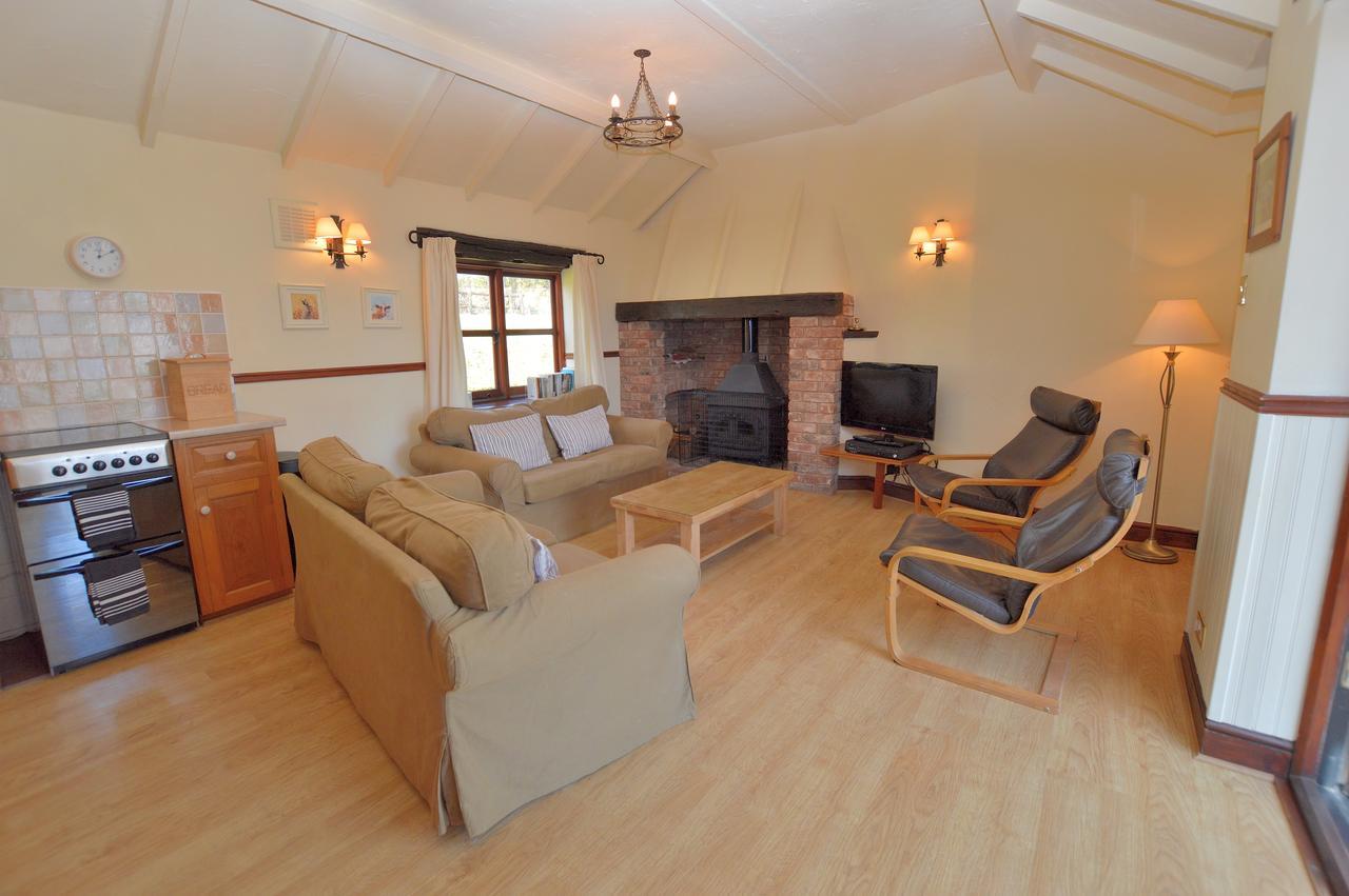 Three Gates Farm Holiday Cottages Huntsham Bagian luar foto
