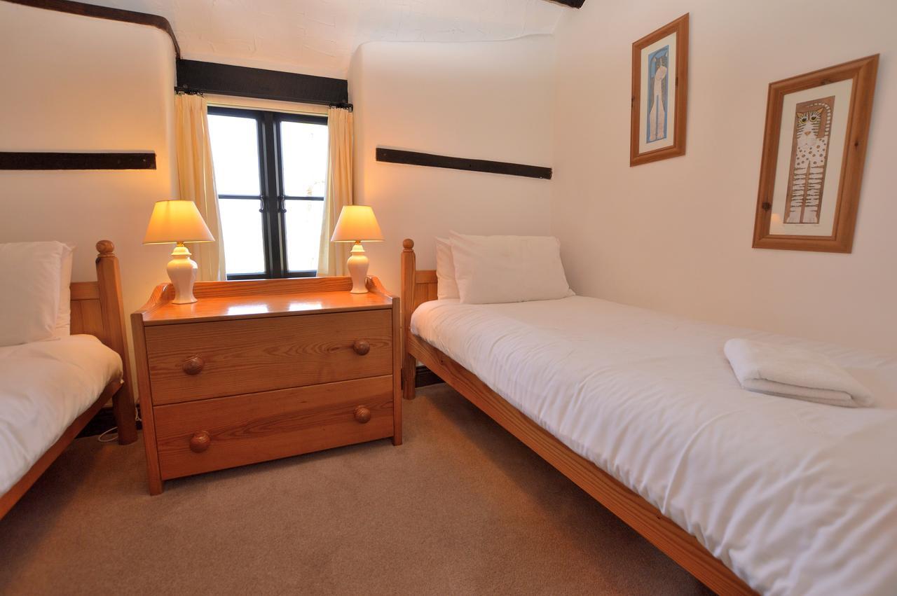 Three Gates Farm Holiday Cottages Huntsham Bagian luar foto